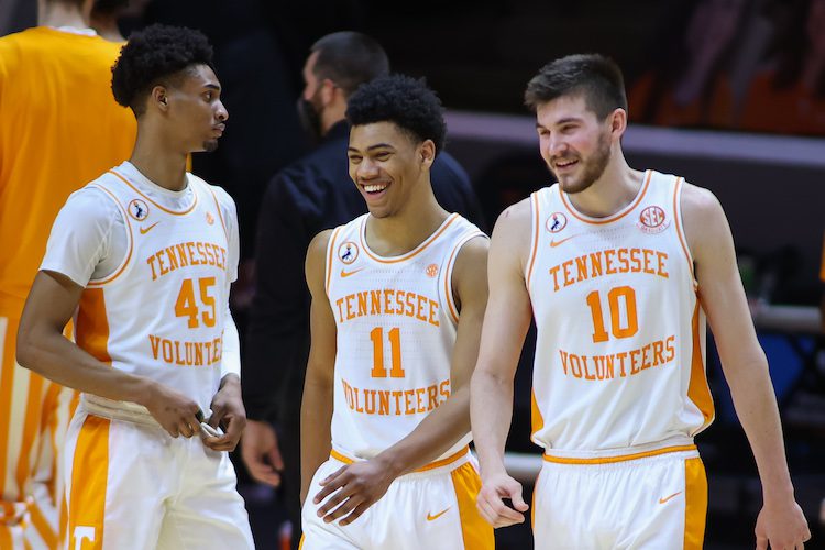 Tennessee basketball drops in rankings; SEC recognizes Vols freshman