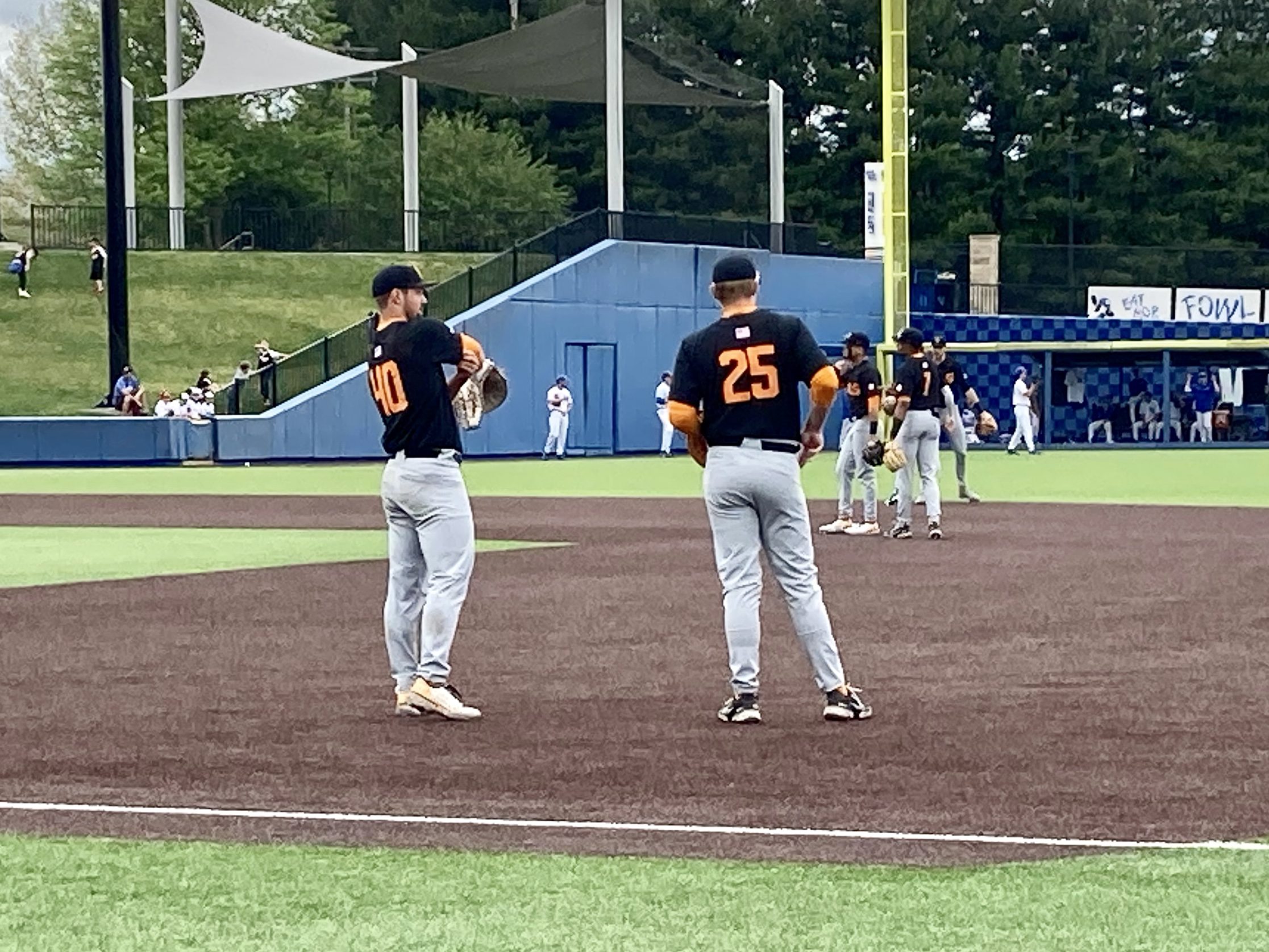 Vols Baseball breaks out brand new alternate black uniforms - A to