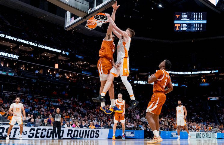 WATCH: Dalton Knecht Throws Down Dunk in Traffic During Summer League  Action | Rocky Top Insider